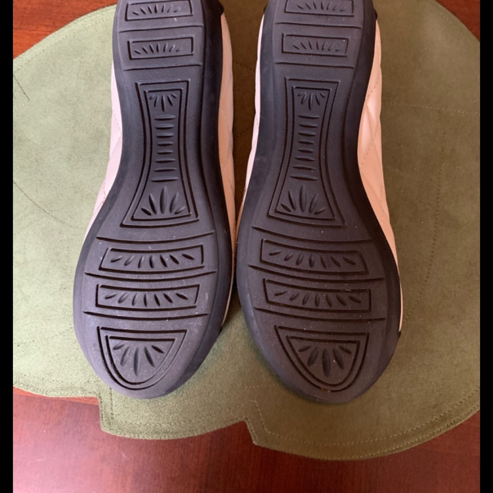 White Mountain Black and White Flats - Picture 6 of 7